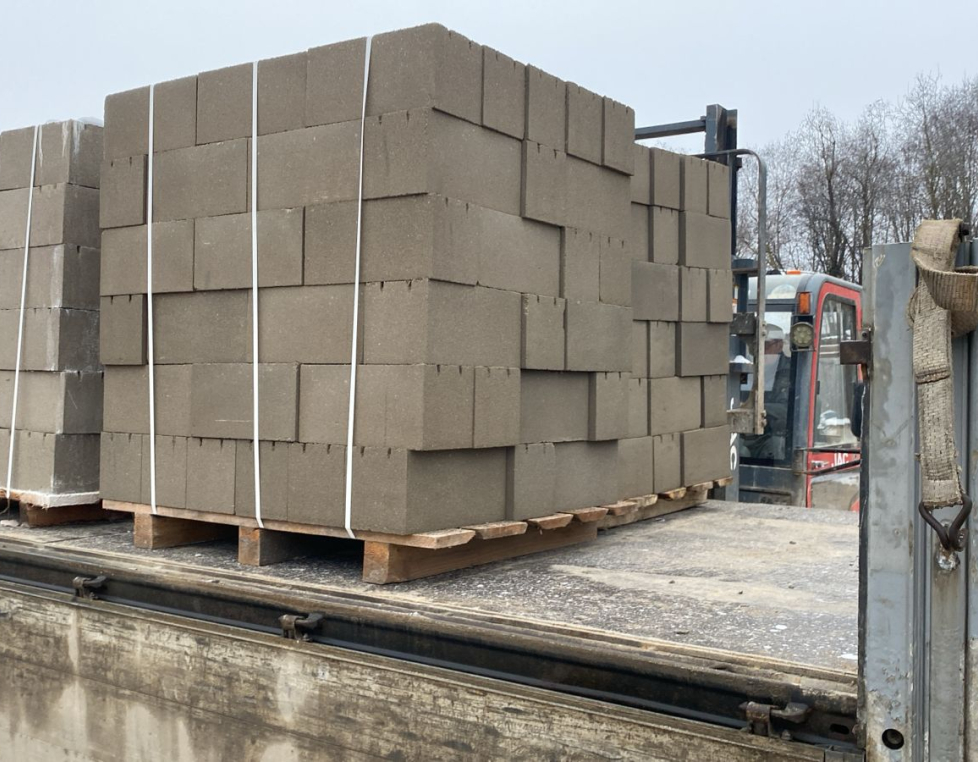 Пескоцементный блок 390х190х188 2-х пустотный стеновой